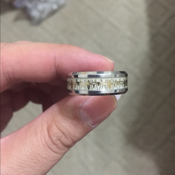 Glow in The Dark Gold Spiderman Ring - Picture 5 of 6
